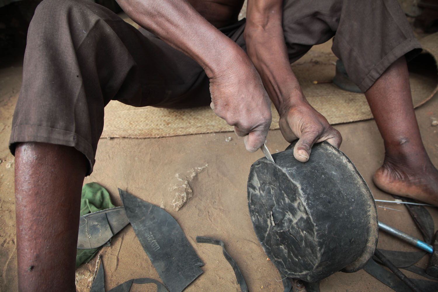 Use the aluminum from a beat up old cooking pot to frame out the mask.